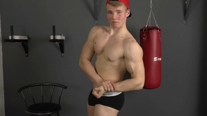 EastBoys.com: Muscled straight dude lusts loud sex